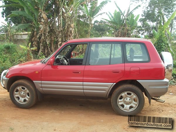 Location Toyota Rav 4 1999 à Douala — vue 1