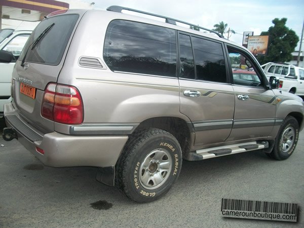 Location Toyota VX Land Cruiser à Douala — vue 1
