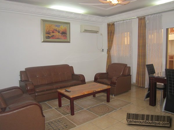 Appartement meublé 3 chambres à Akwa Wouri, Douala — vue 1