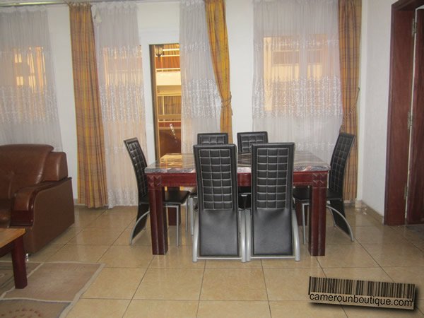 Appartement meublé 3 chambres à Akwa Wouri, Douala — vue 2