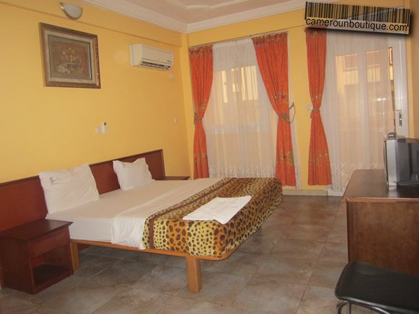 Appartement meublé 3 chambres à Akwa Wouri, Douala — vue 3