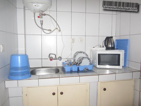 Appartement meublé 3 chambres à Akwa Wouri, Douala — vue 4