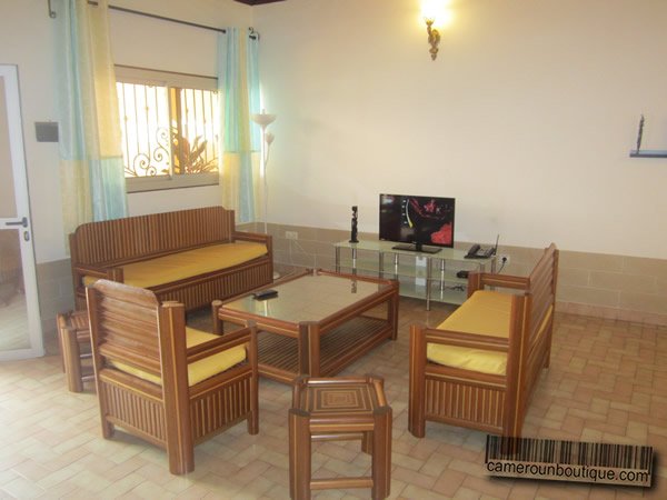 Séjour — Villa meublée 3 chambres à Efoulan, Yaoundé