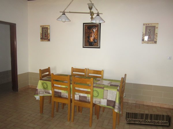 Salle à manger — Villa meublée 3 chambres à Efoulan, Yaoundé