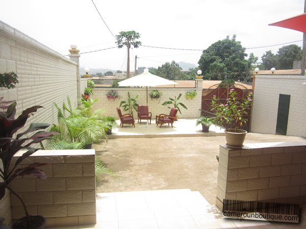 Extérieur — Villa meublée 3 chambres à Efoulan, Yaoundé