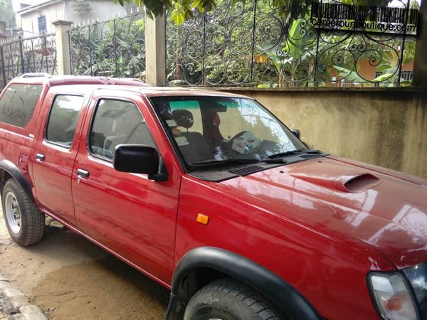 Location Double Cabine 4X4 Nissan HardBody à Douala — vue 1