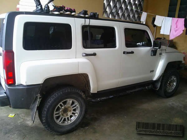 Location Hummer H3 Blanche à Douala — vue 1