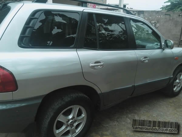 Location Hyundai Santa Fe 4X4 à Douala — vue 1