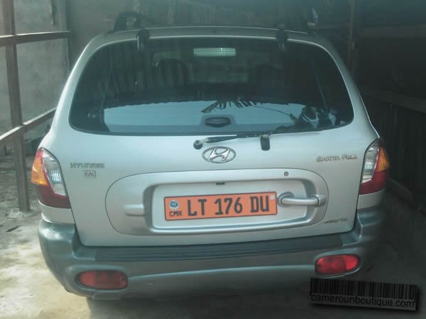 Location Hyundai Santa Fe 4X4 à Douala — vue 3