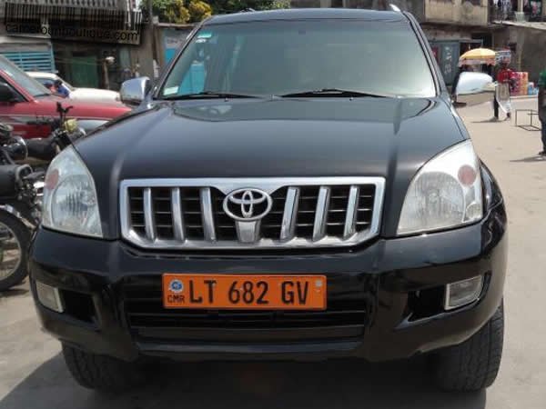 Location Toyota Prado GX 9 places à Douala — vue 1