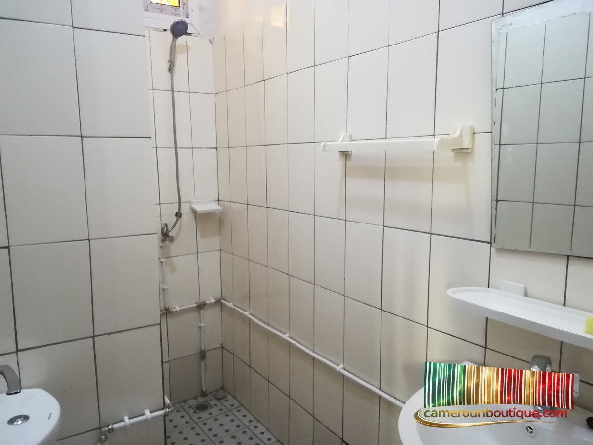 Studio meublé confortable à Mvog Ada Yaoundé avec climatisation Wifi – Image 6