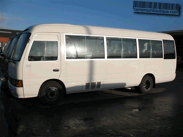Location Mini Bus Toyota Coaster à Douala — vue 1