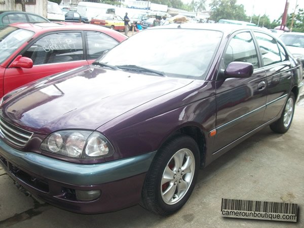 Location Toyota Avensis à Douala — vue 1