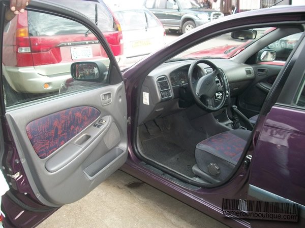 Location Toyota Avensis à Douala — vue 2