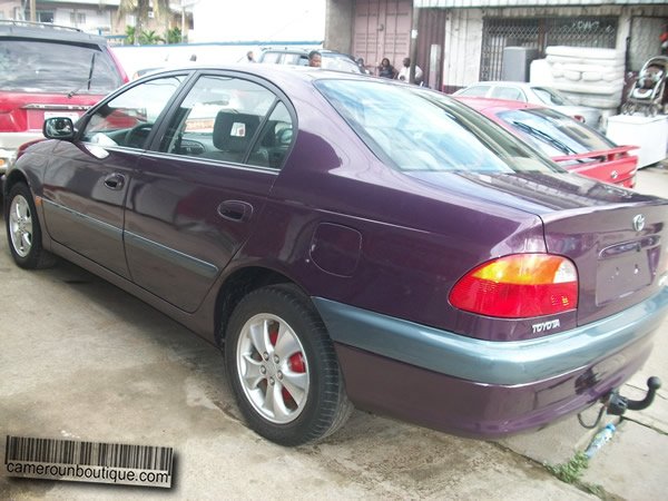 Location Toyota Avensis à Douala — vue 3