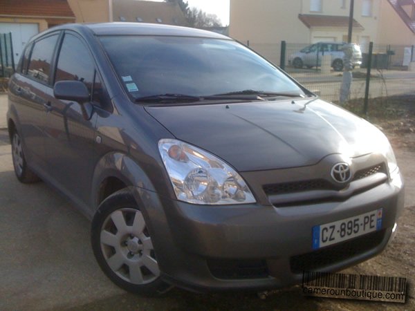 Location Toyota Verso à Douala — vue 1