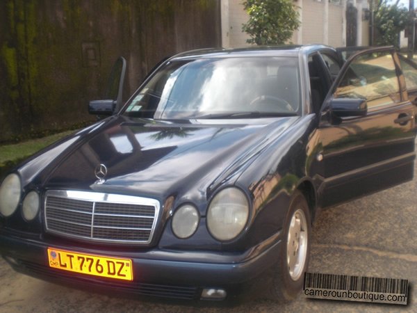 Location voiture Mercedes Benz E200 à Douala — vue 1